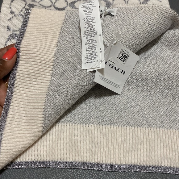 NWT Coach Signature Metallic Scarf - Picture 3 of 3